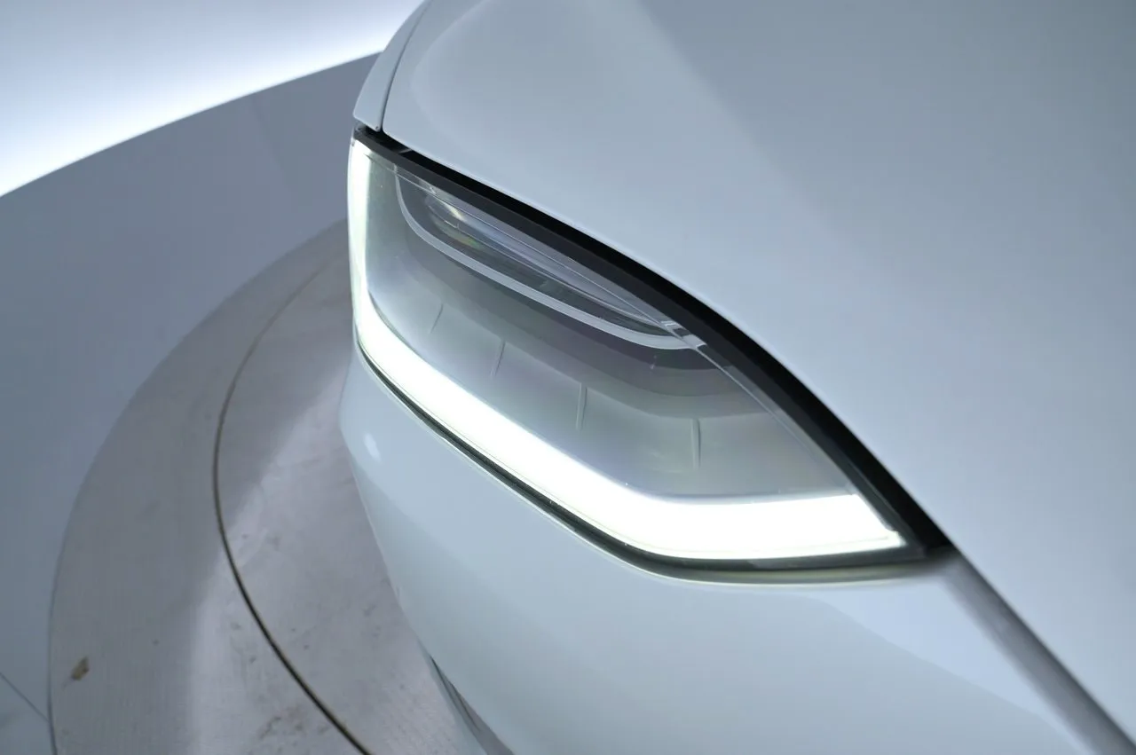 Tesla Model X bild 26