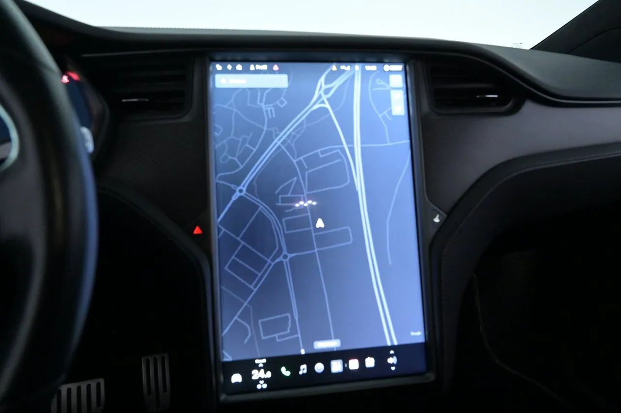 Tesla Model X bild 17