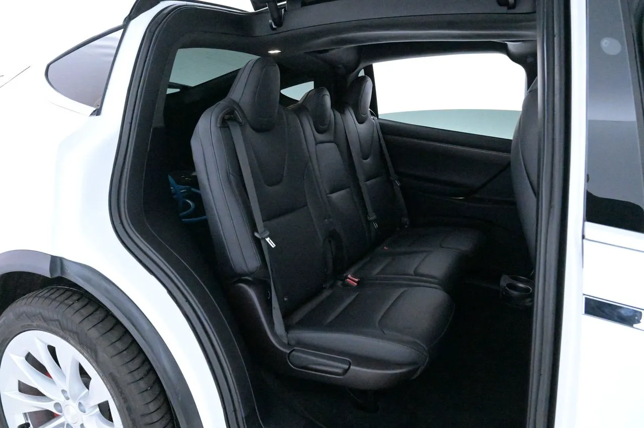Tesla Model X bild 21