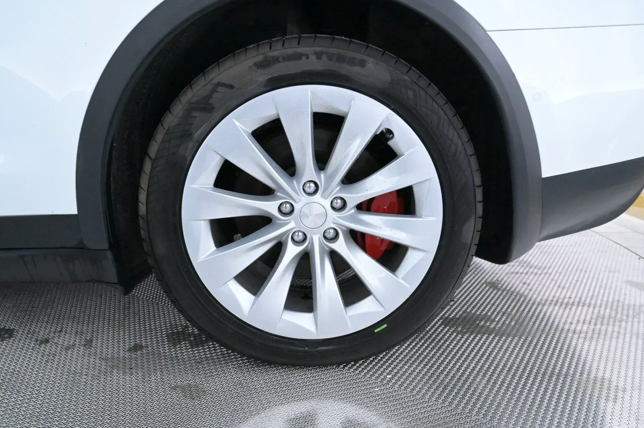 Tesla Model X bild 27