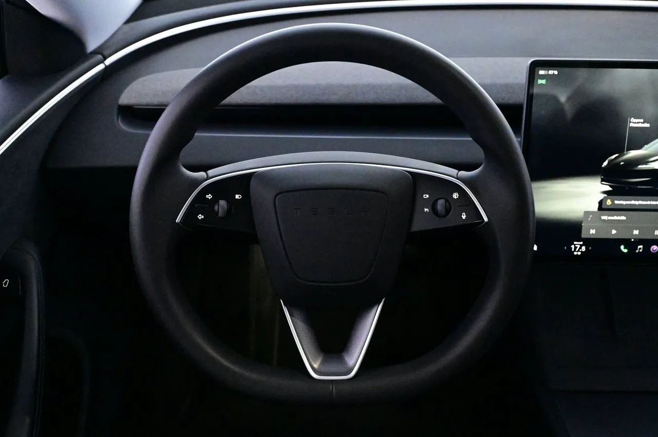 Tesla Model 3 bild 7