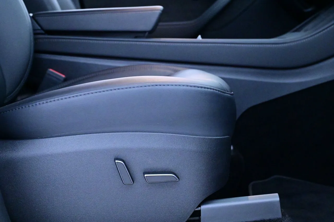 Tesla Model Y bild 13
