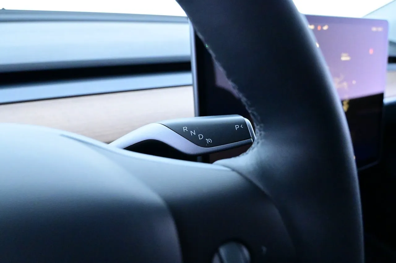 Tesla Model Y bild 8