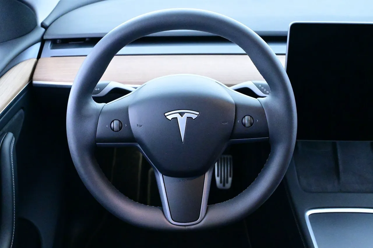 Tesla Model Y bild 7