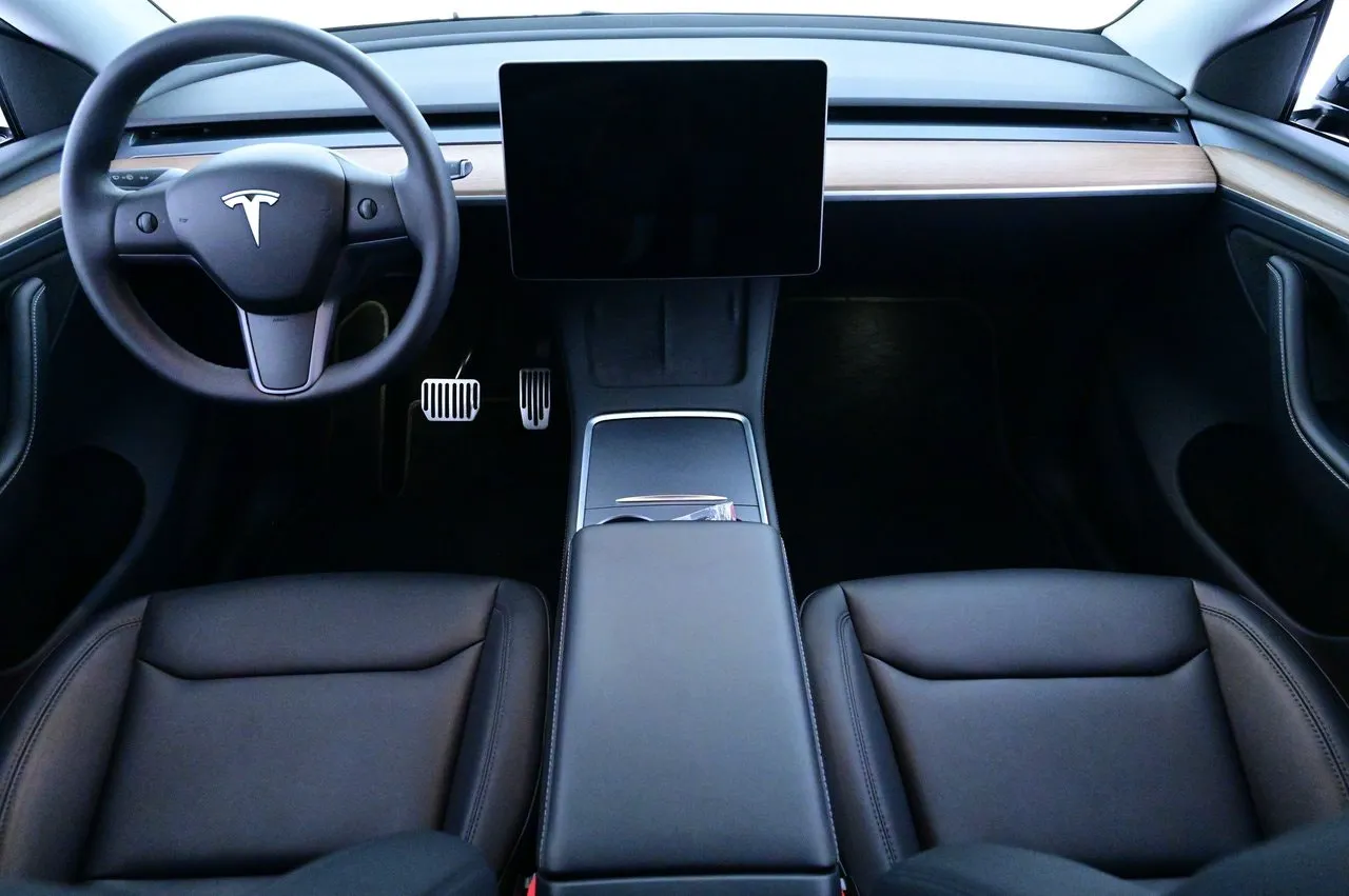 Tesla Model Y bild 6