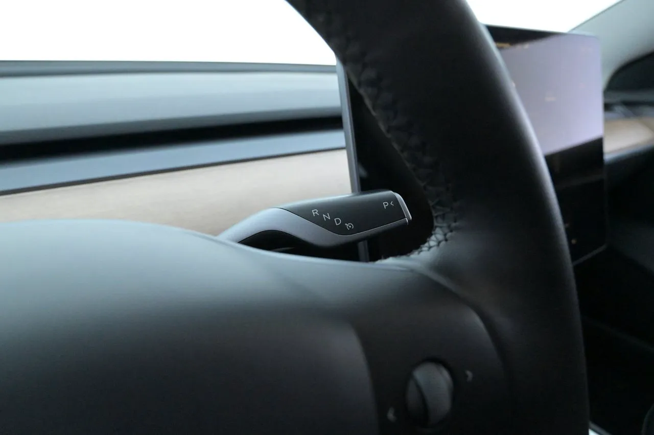 Tesla Model 3 bild 8