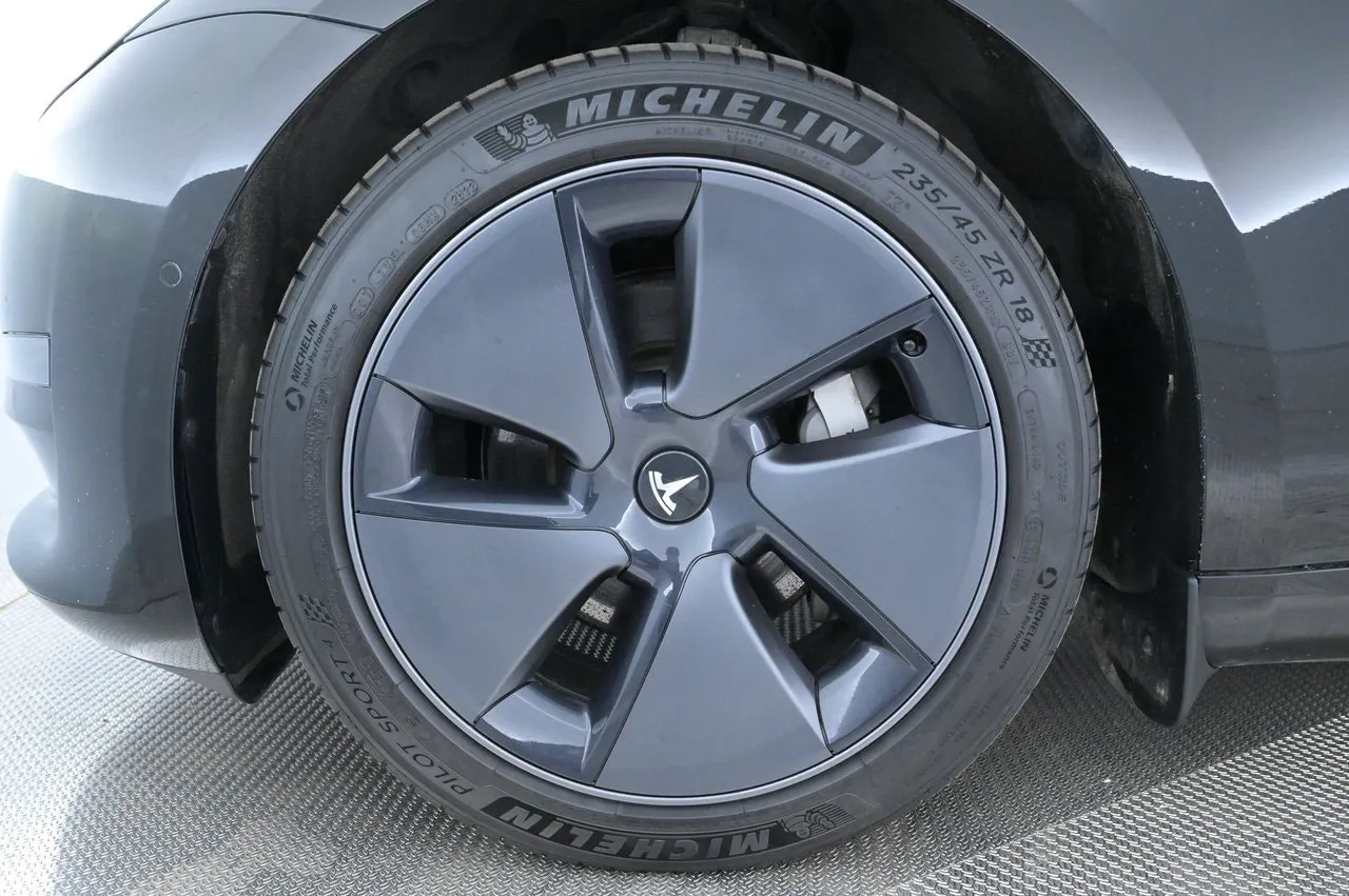 Tesla Model 3 bild 27