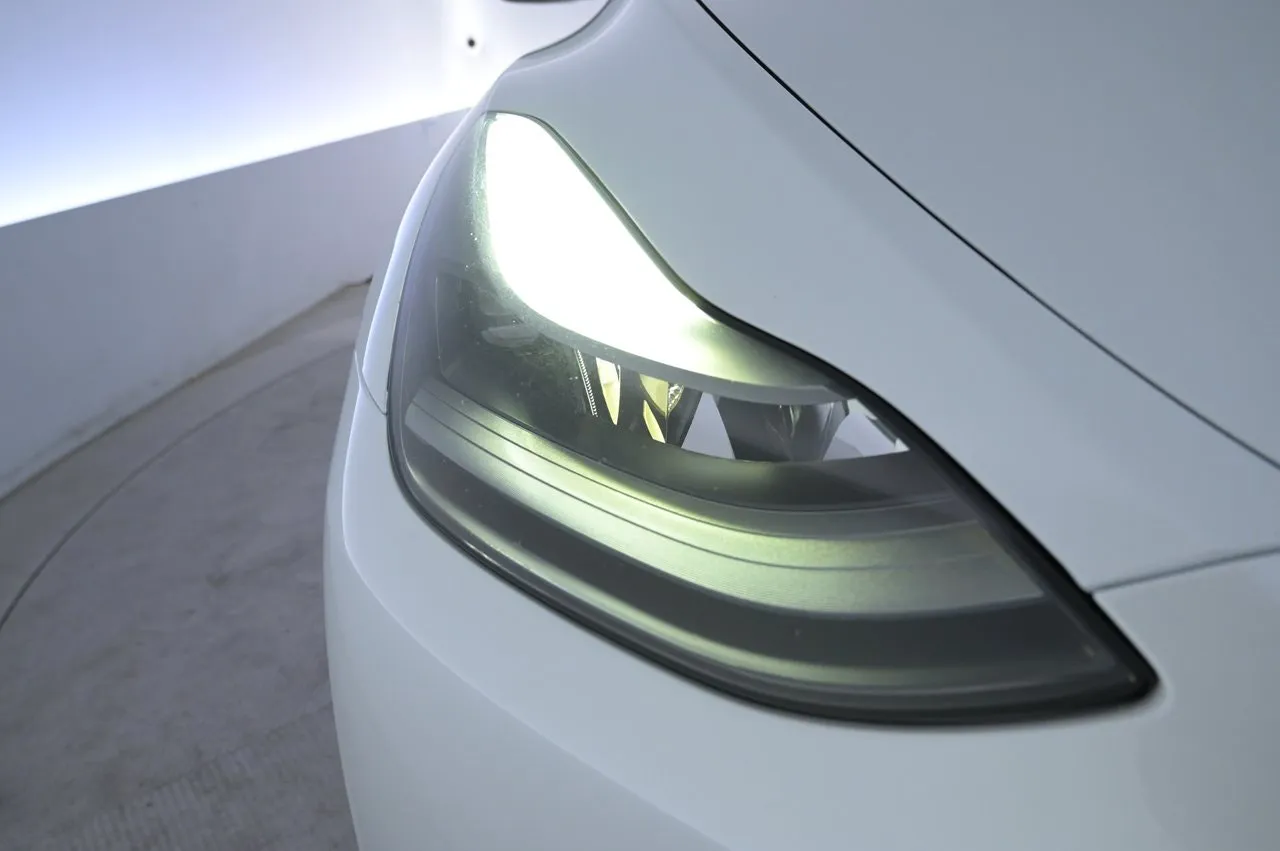 Tesla Model Y bild 26