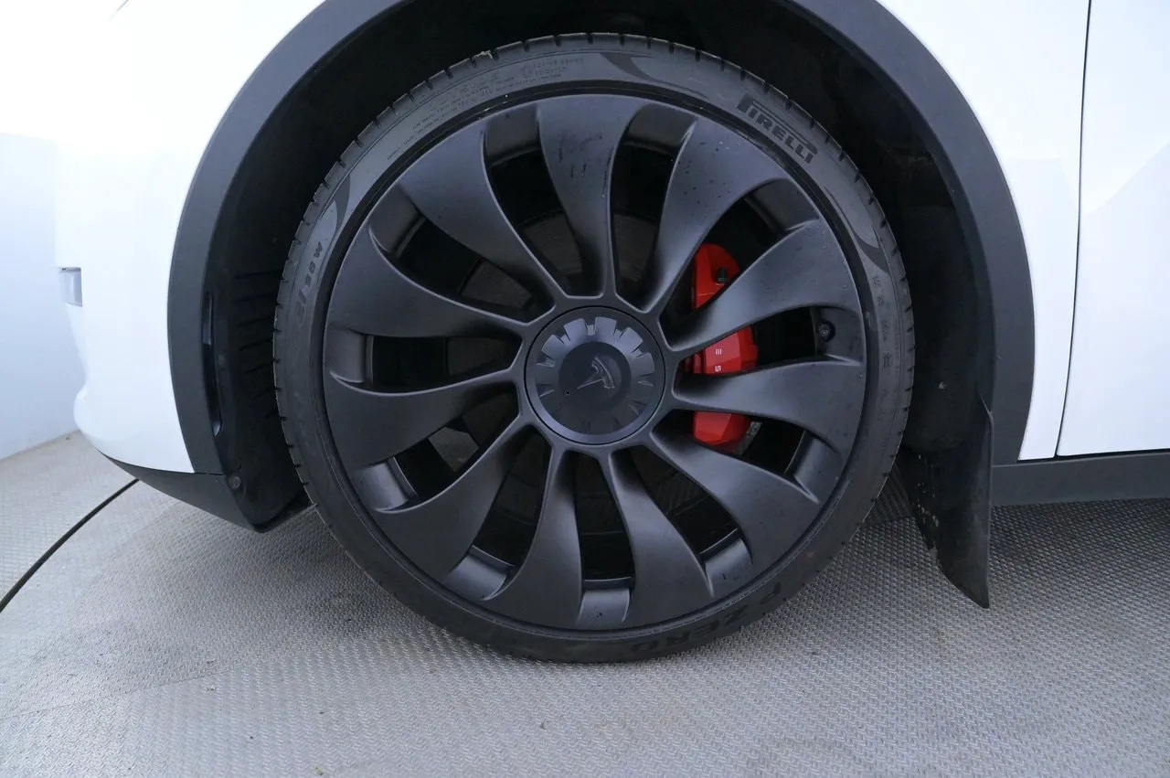 Tesla Model Y bild 27