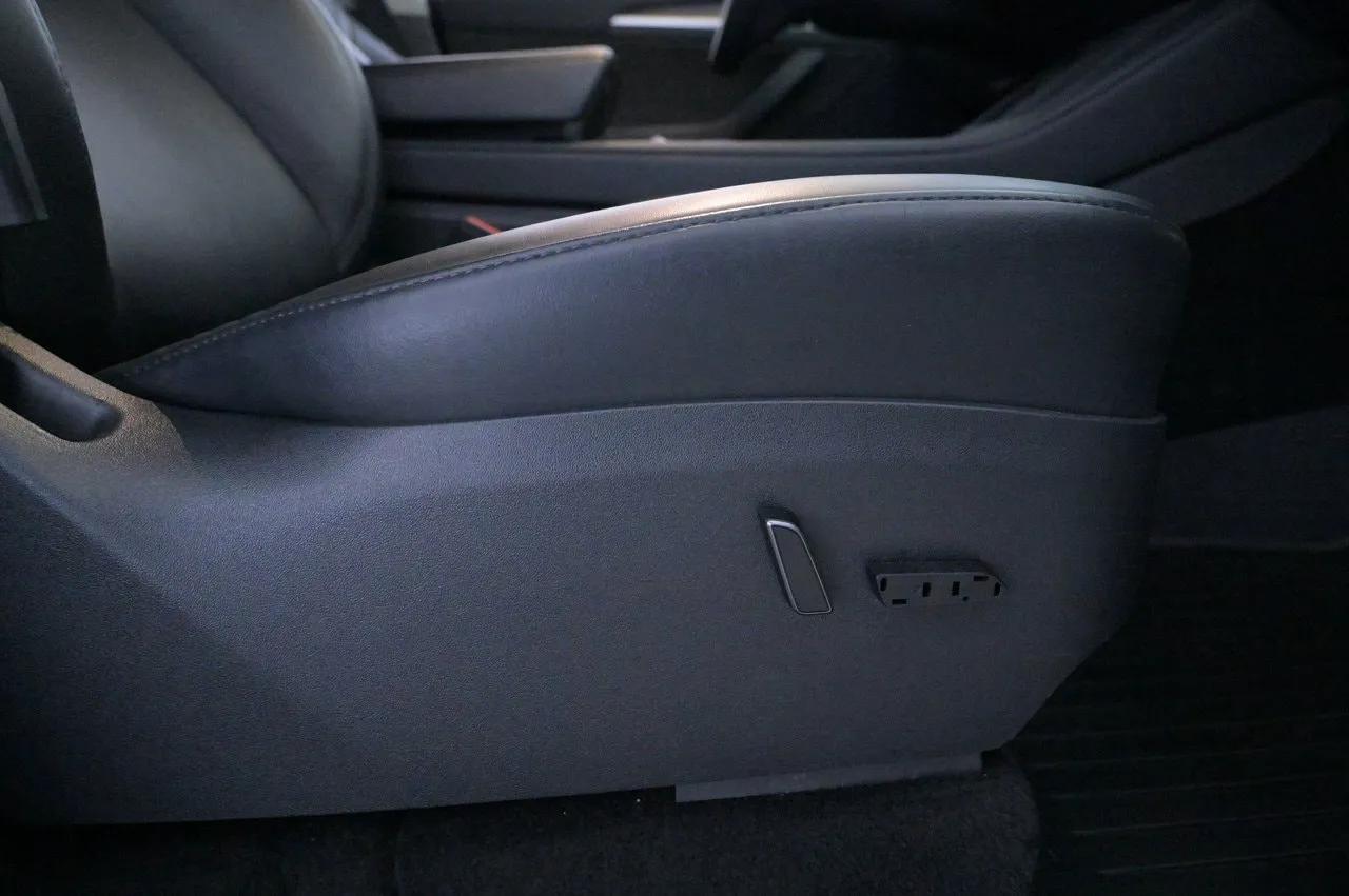 Tesla Model Y bild 13