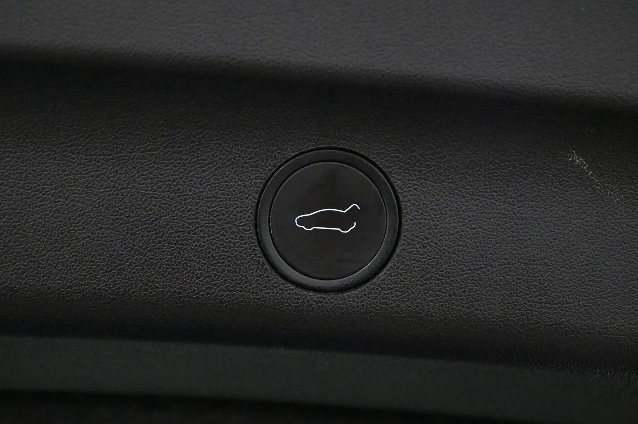 Tesla Model Y bild 23