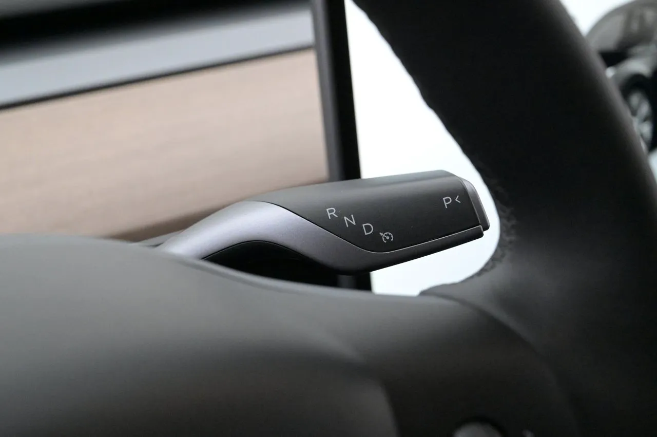 Tesla Model Y bild 8