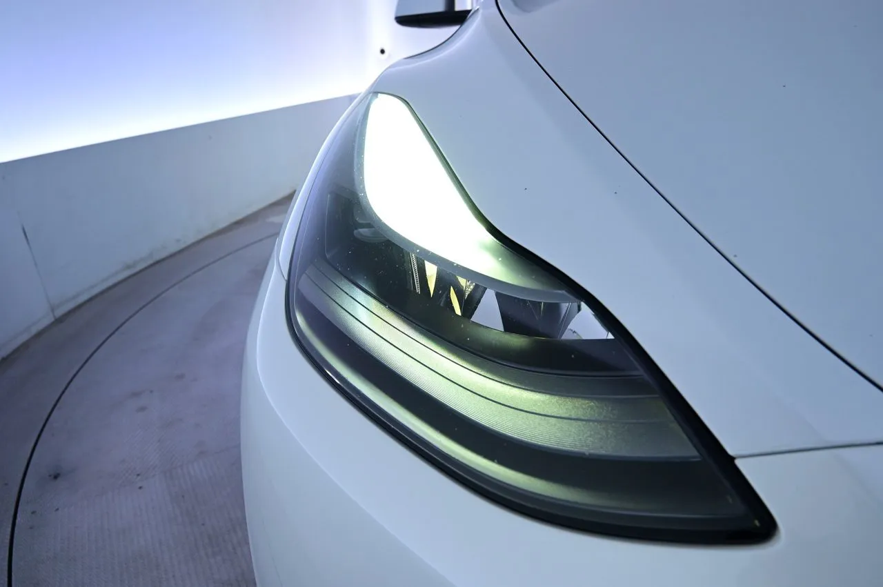 Tesla Model Y bild 26