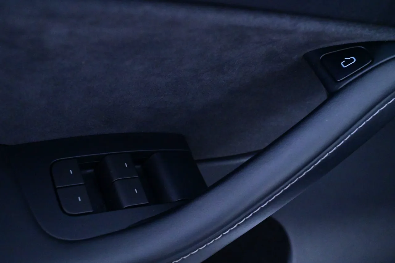 Tesla Model Y bild 10