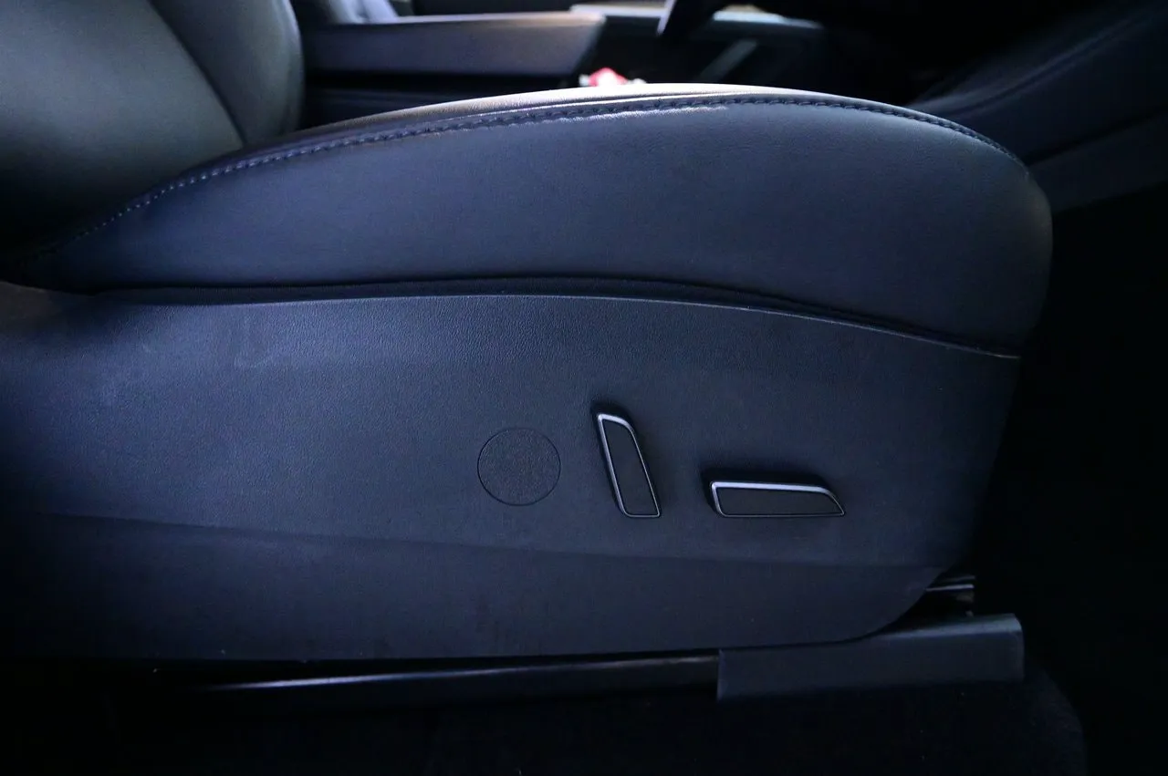 Tesla Model Y bild 12