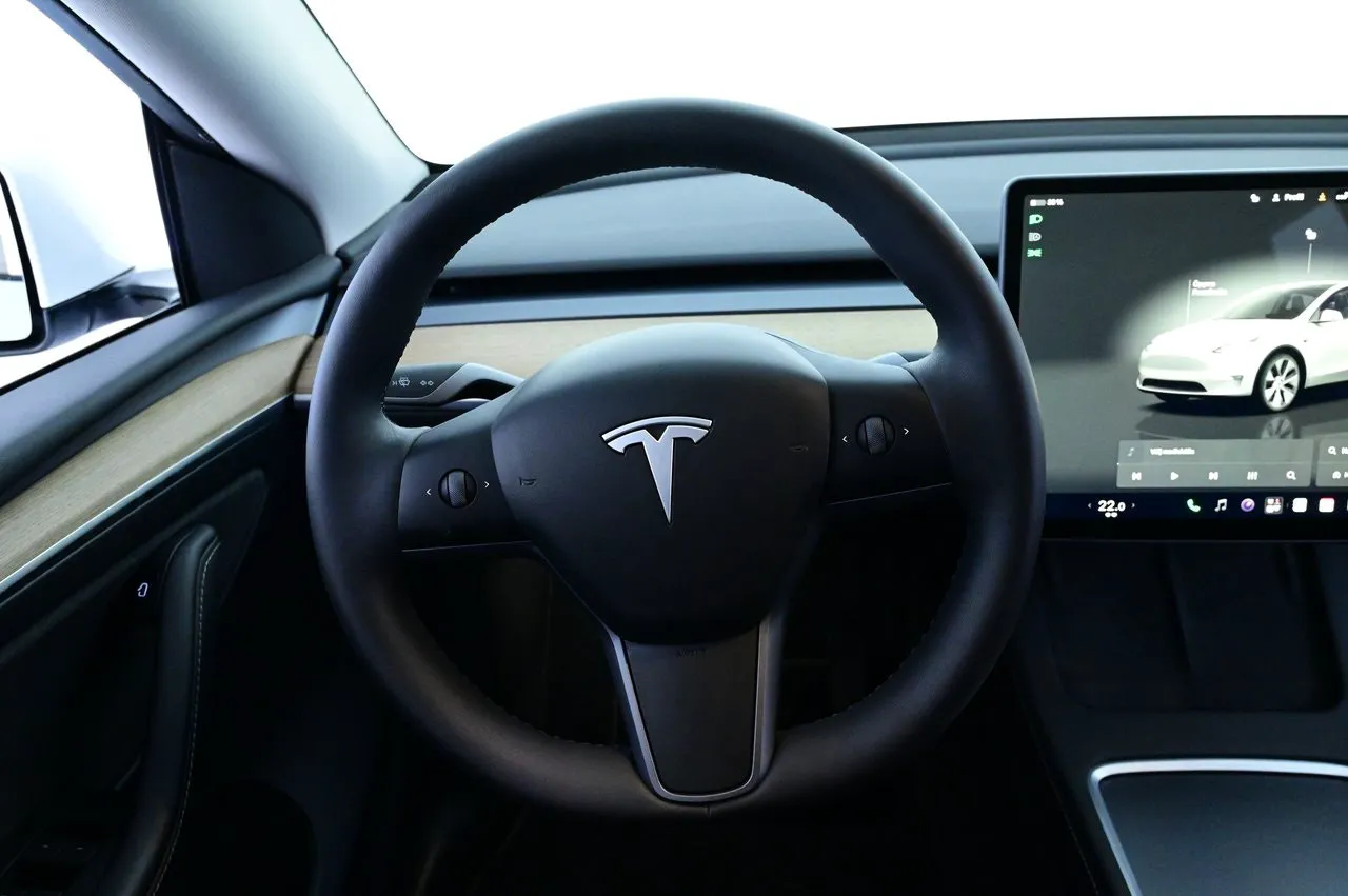 Tesla Model Y bild 7