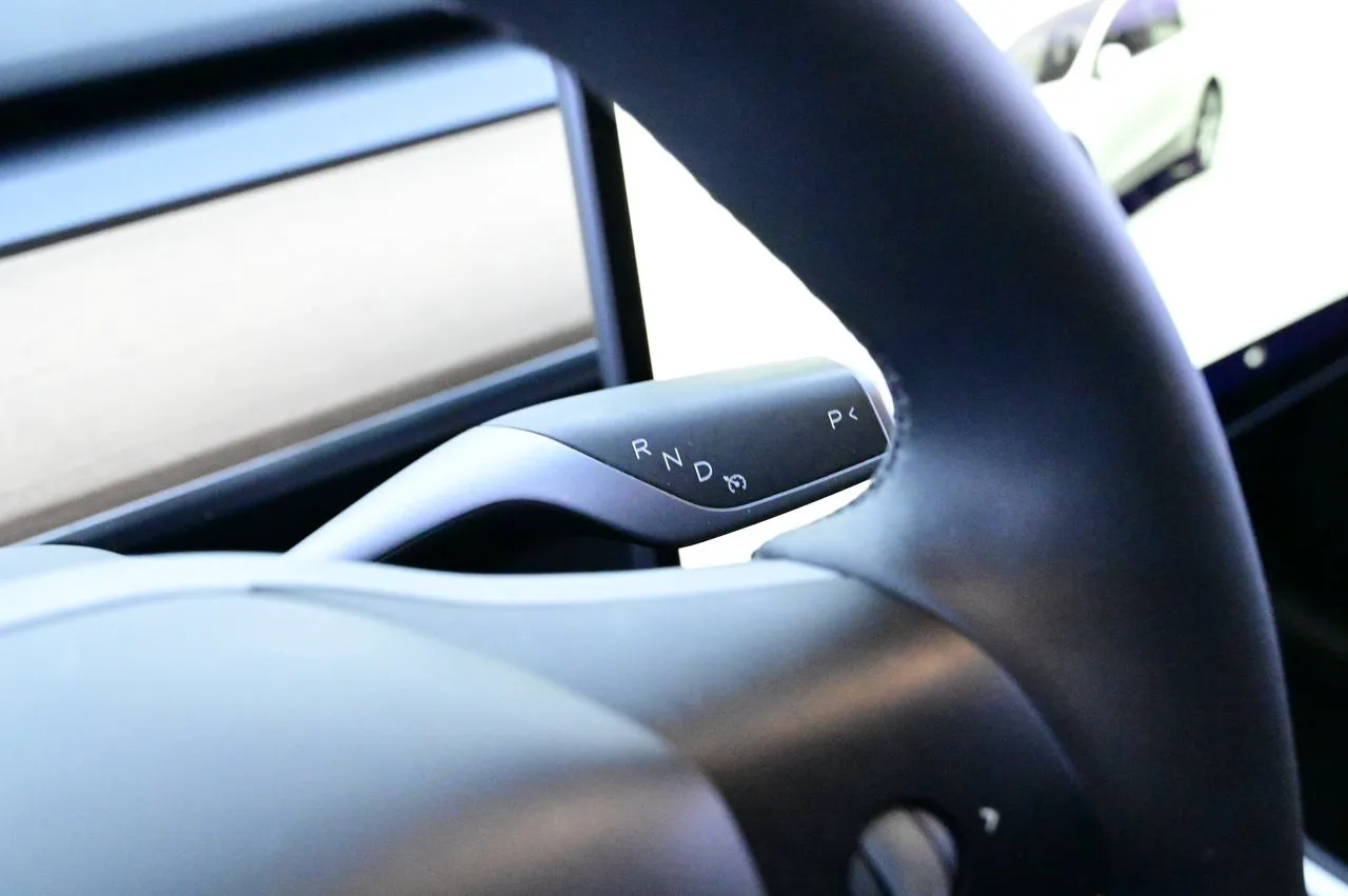 Tesla Model Y bild 8