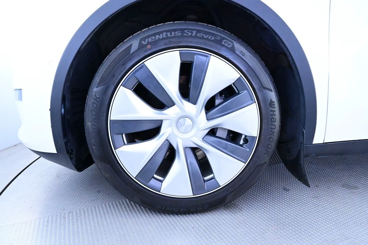 Tesla Model Y bild 27