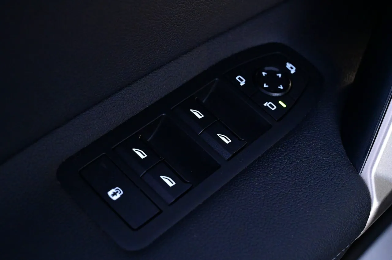 BMW iX bild 12