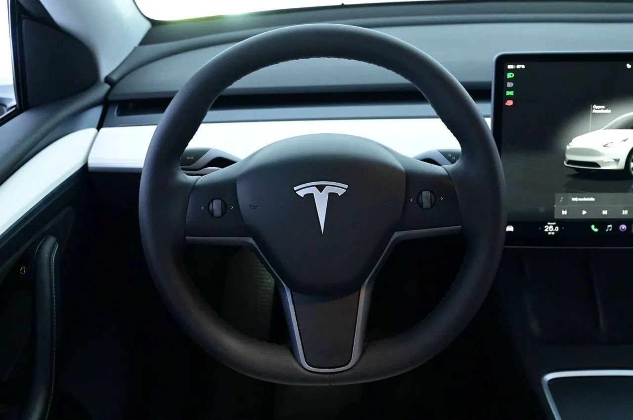 Tesla Model Y bild 7