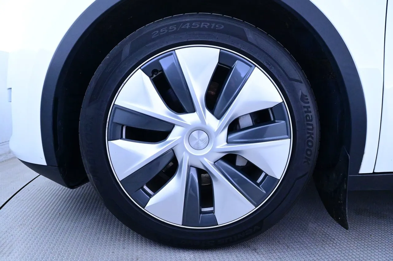 Tesla Model Y bild 27