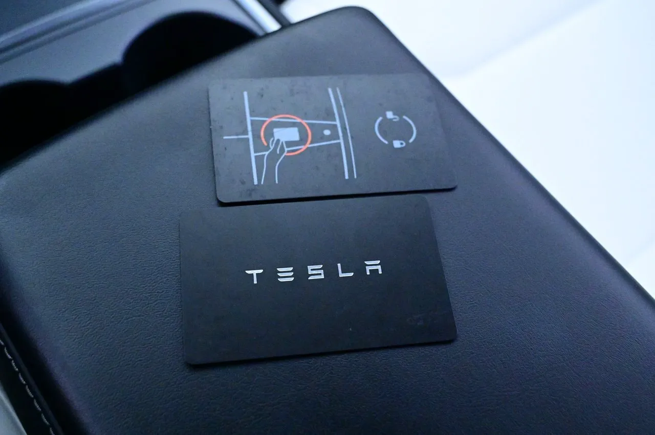 Tesla Model Y bild 24
