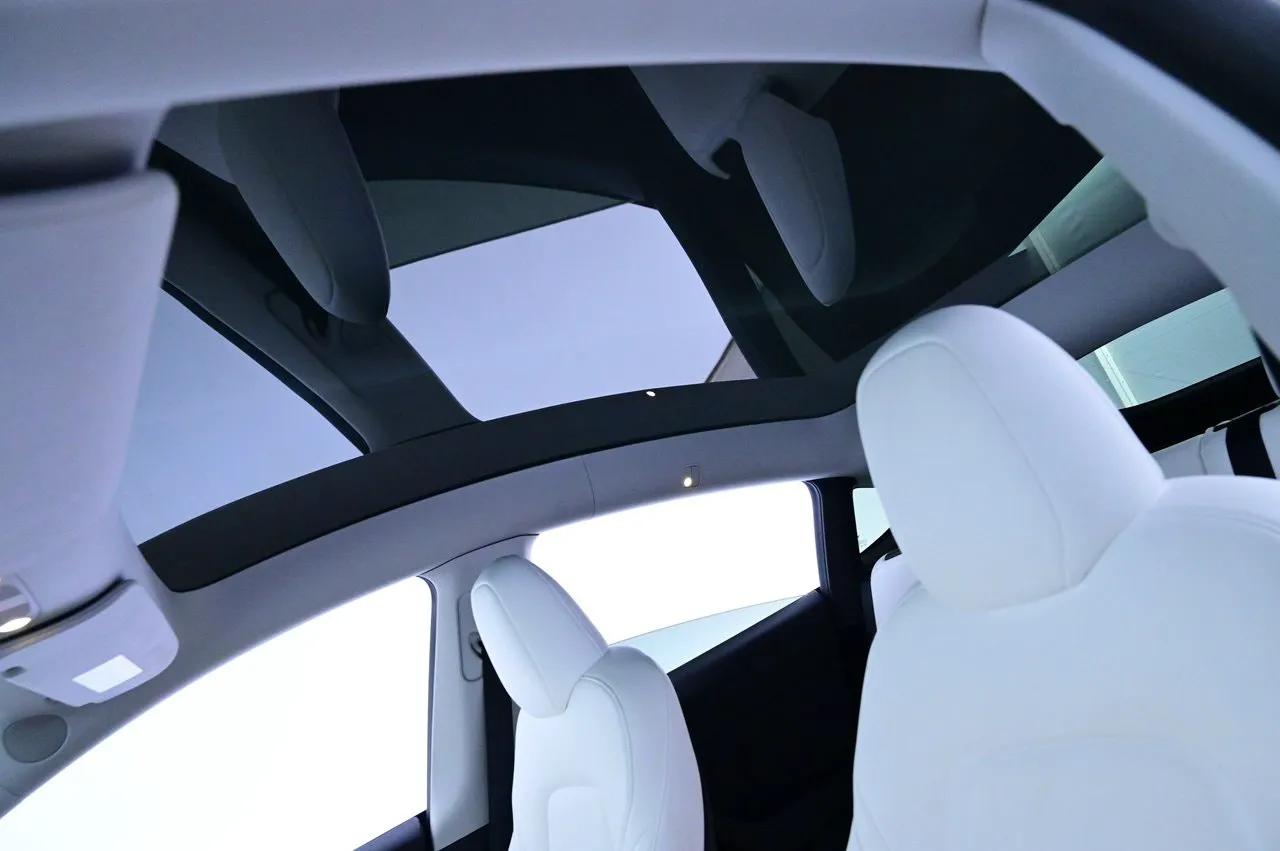 Tesla Model Y bild 25