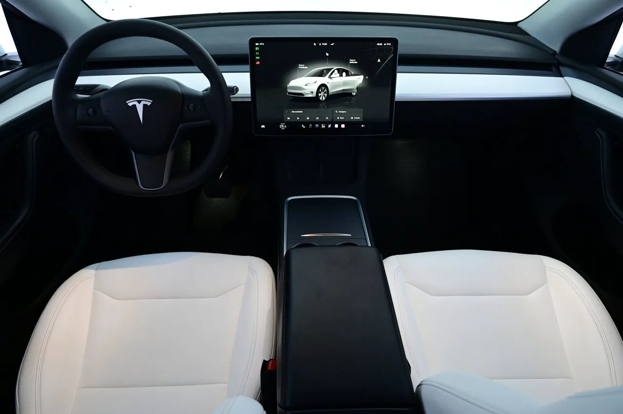 Tesla Model Y bild 6