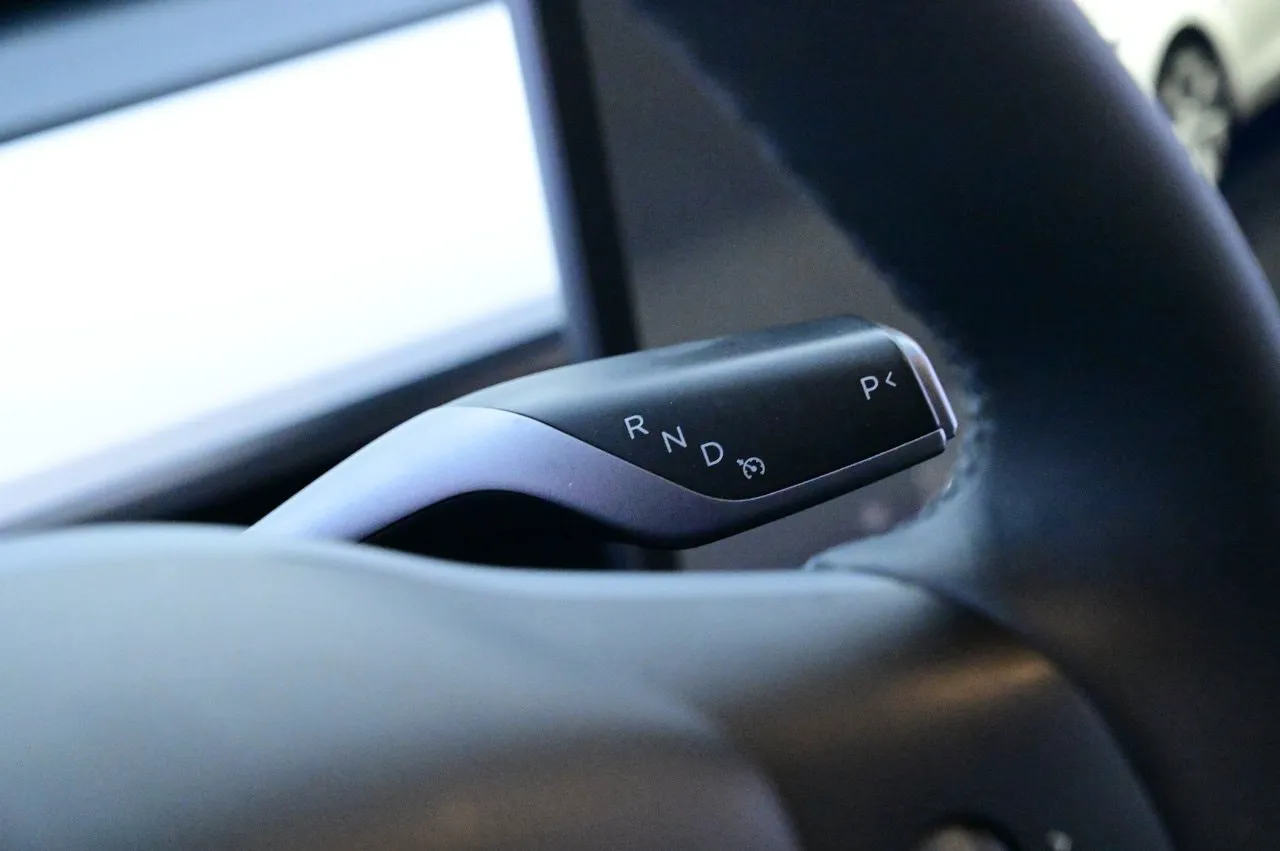 Tesla Model Y bild 8