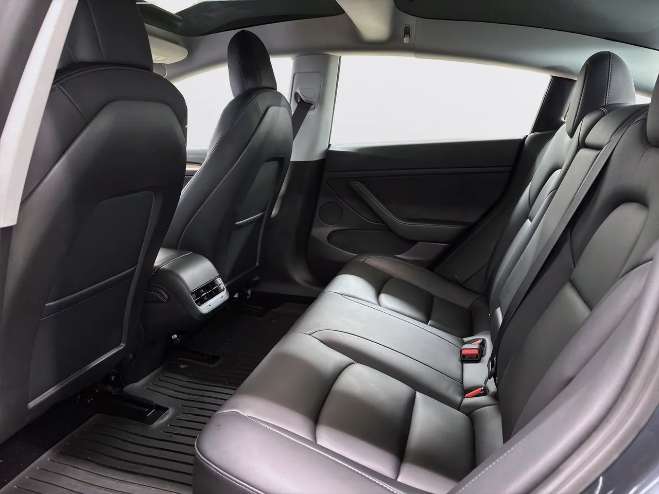 Tesla Model 3 bild 10