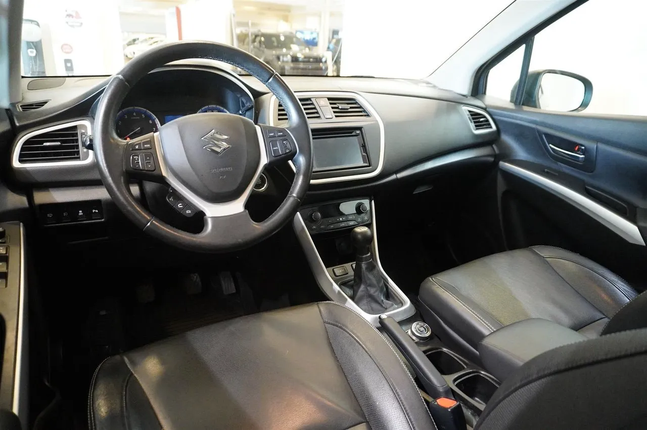 Suzuki S-CROSS bild 9