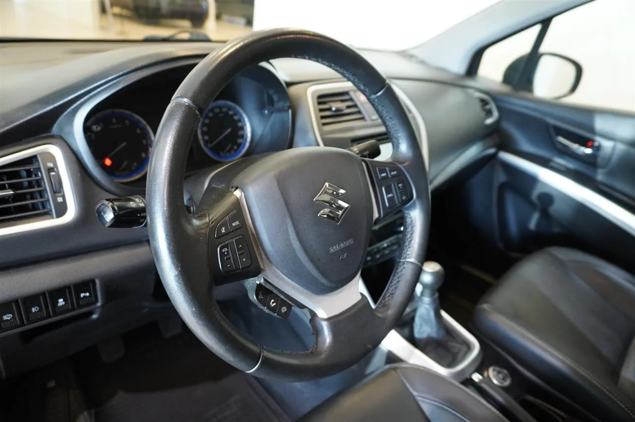Suzuki S-CROSS bild 14