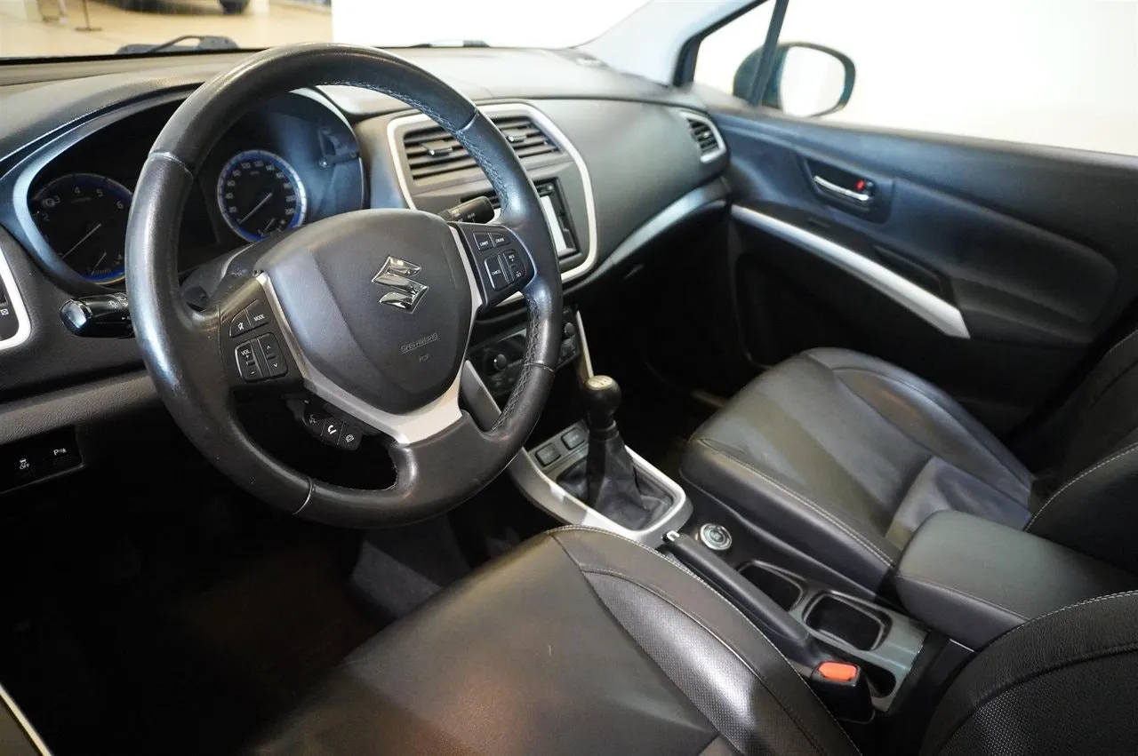 Suzuki S-CROSS bild 10