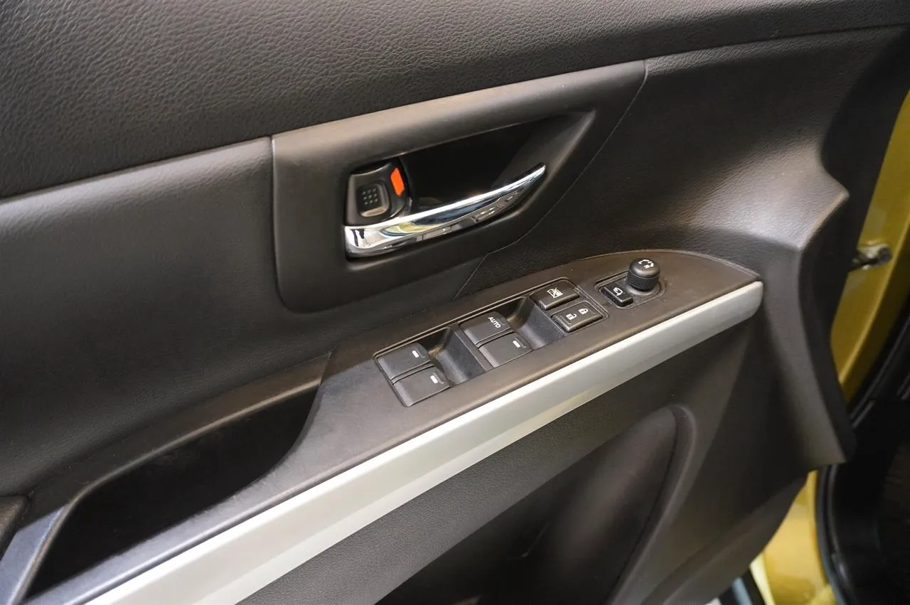 Suzuki S-CROSS bild 11