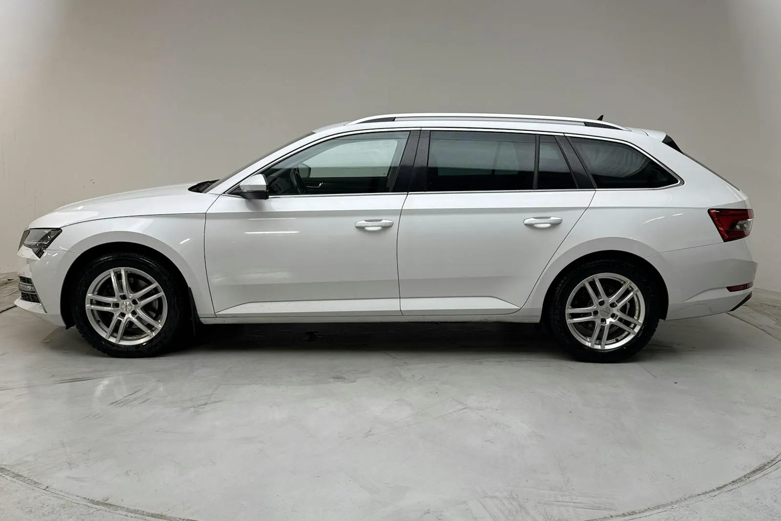 Skoda Superb bild 2