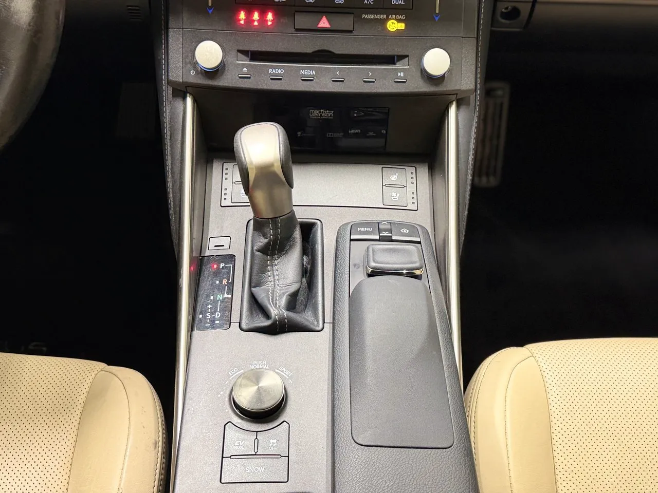 Lexus IS bild 18