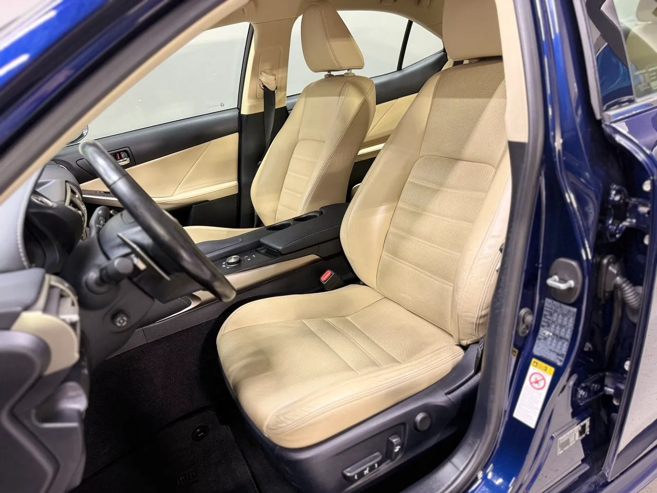 Lexus IS bild 8