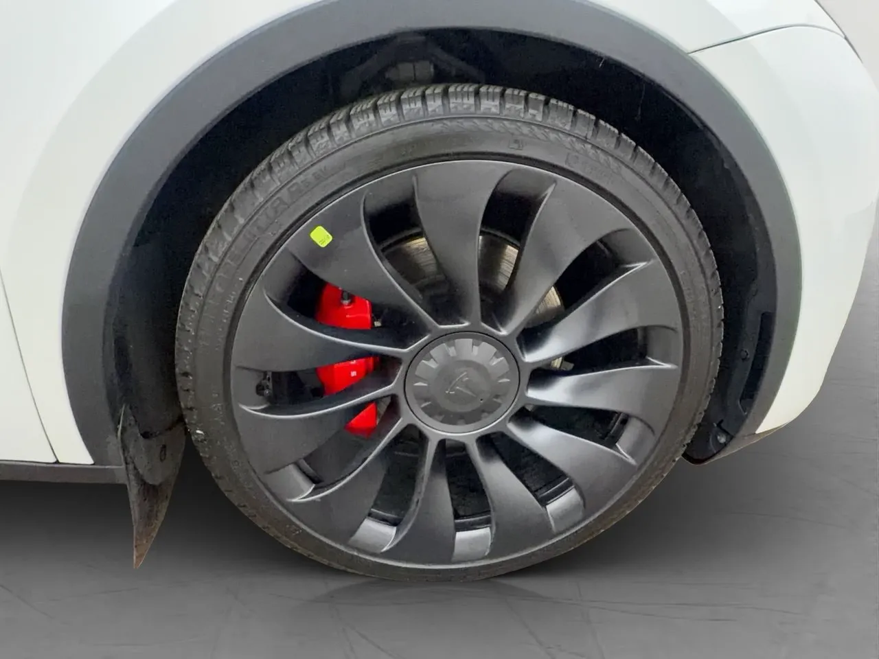 Tesla Model Y bild 32