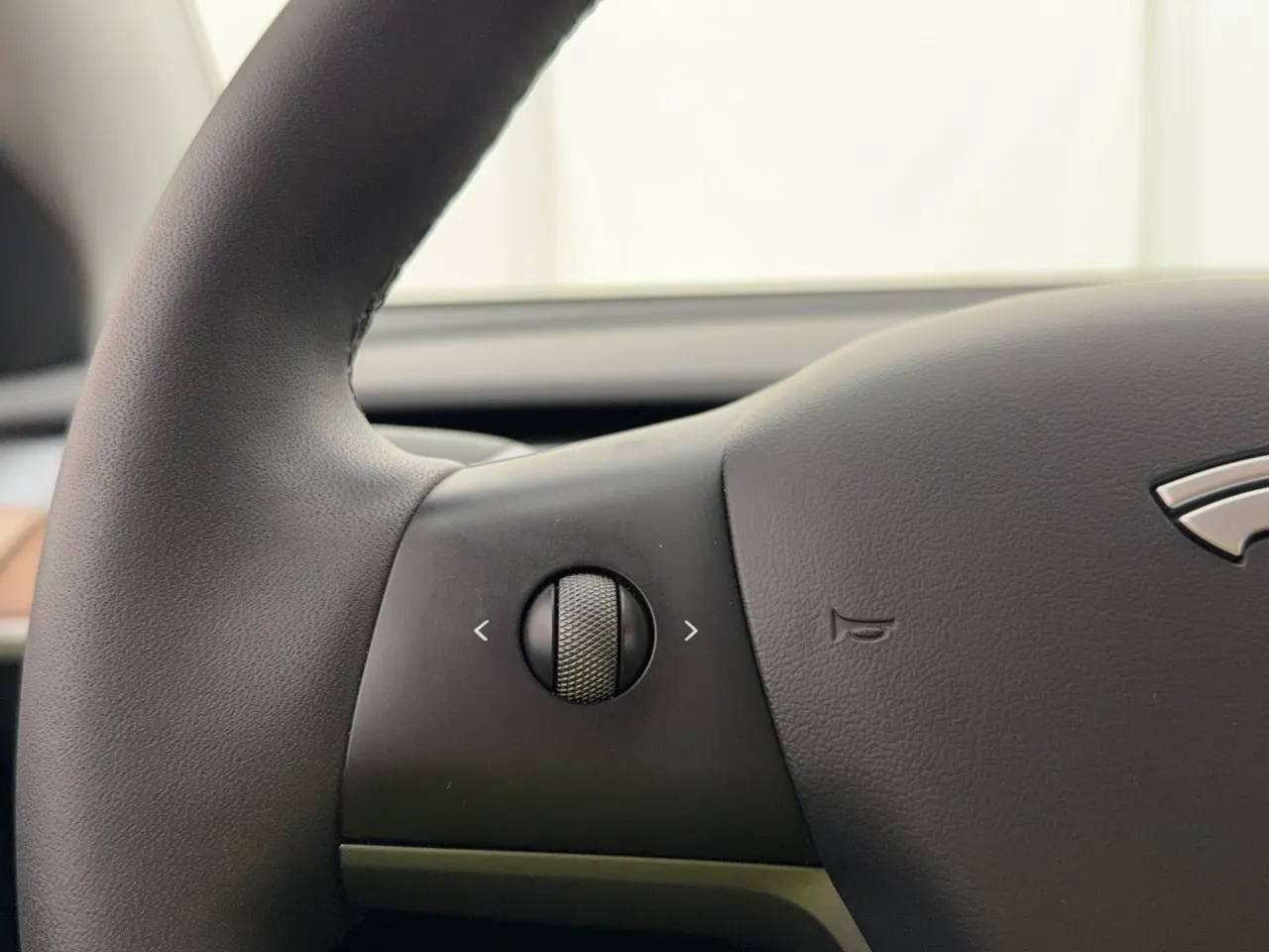 Tesla Model Y bild 28