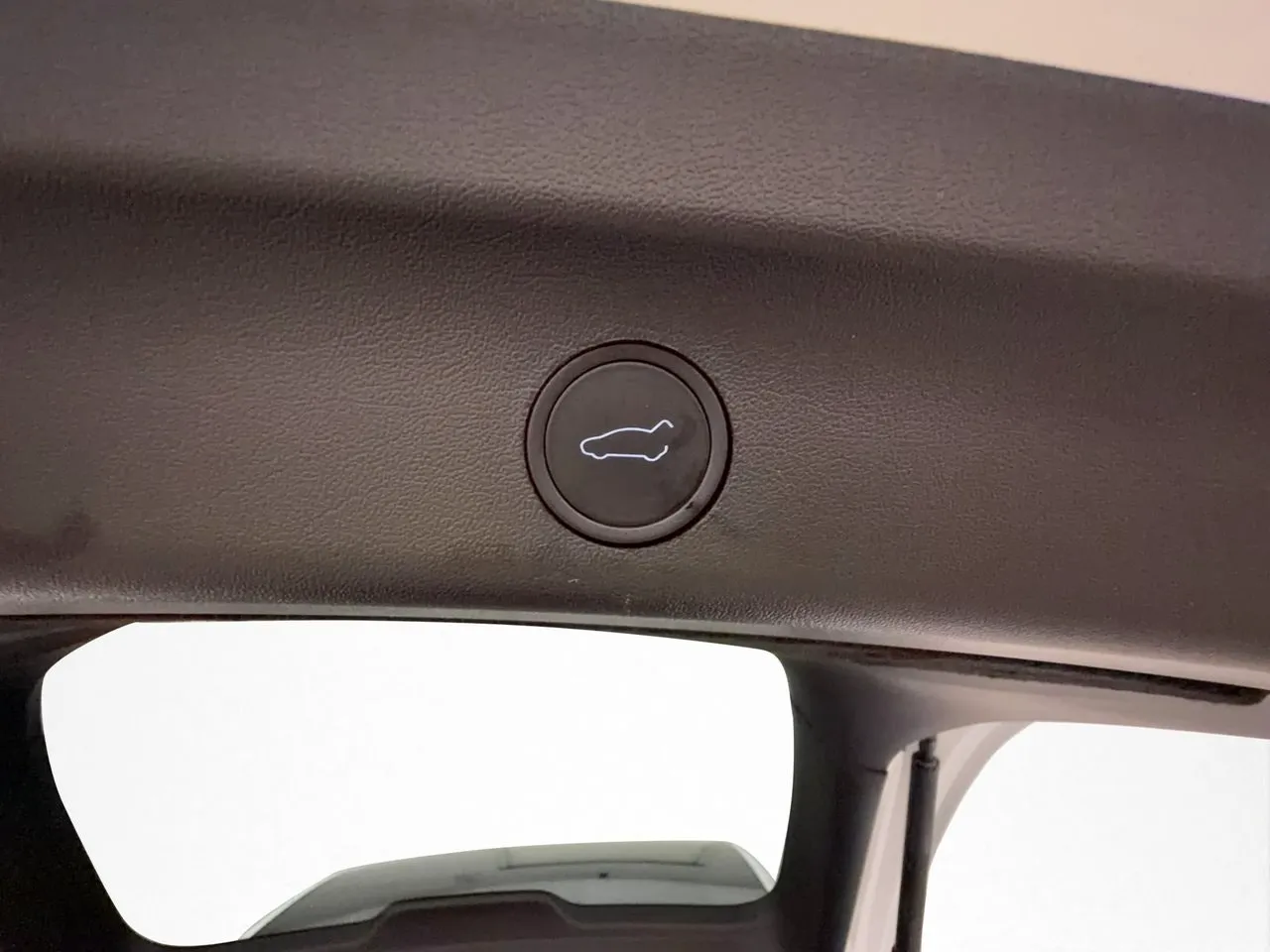 Tesla Model Y bild 19