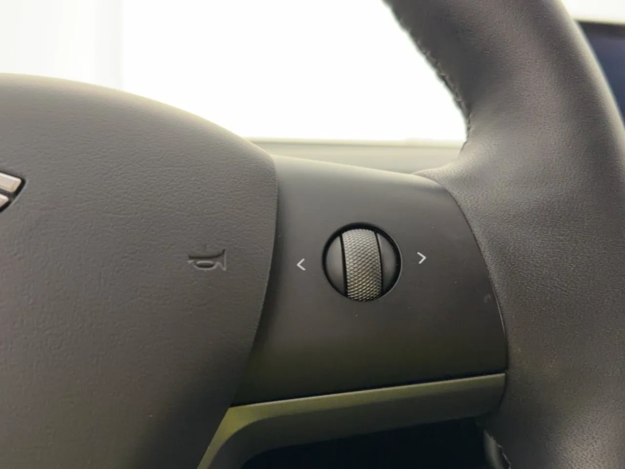 Tesla Model Y bild 30