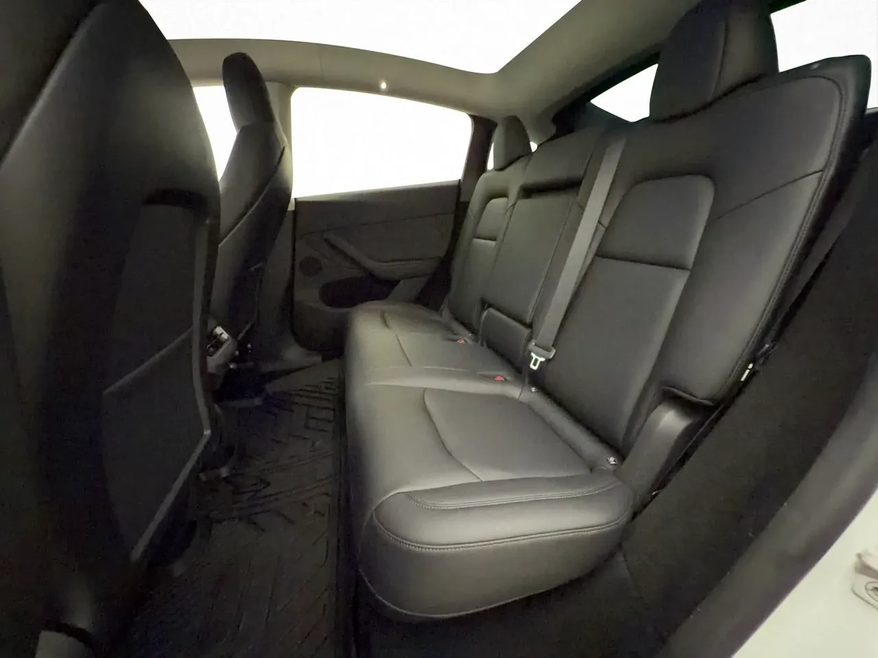 Tesla Model Y bild 17