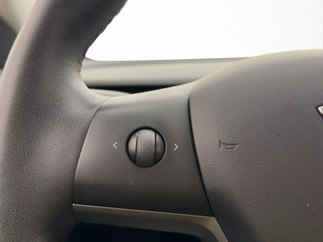 Tesla Model 3 bild 17