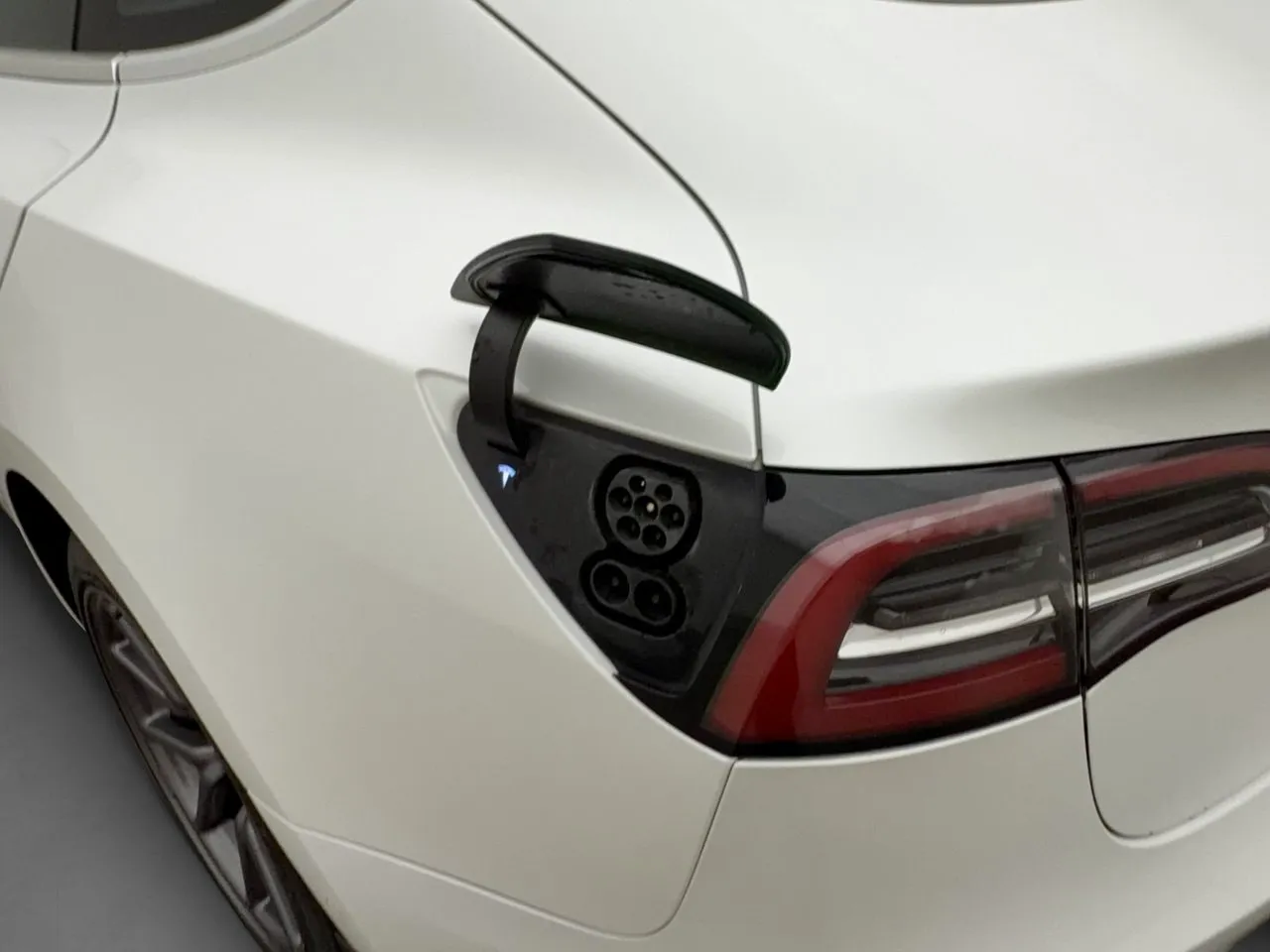 Tesla Model 3 bild 28
