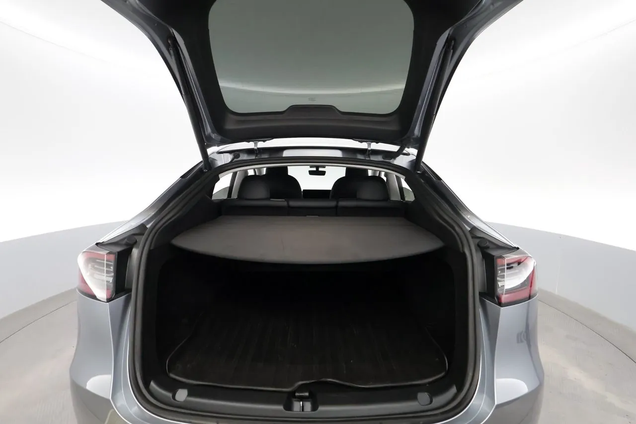 Tesla Model Y bild 25