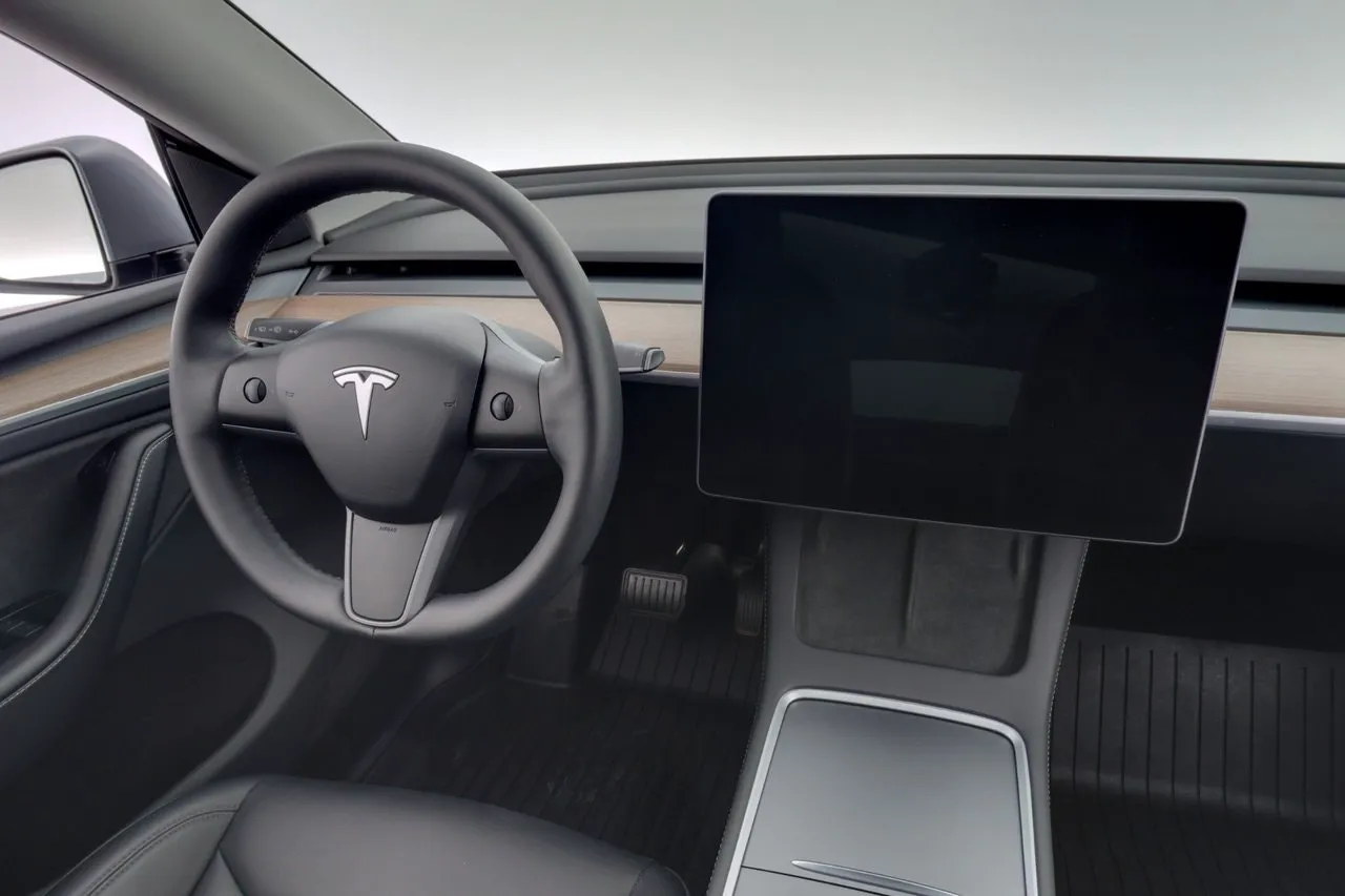 Tesla Model Y bild 15
