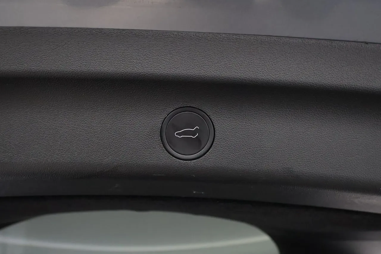 Tesla Model Y bild 26