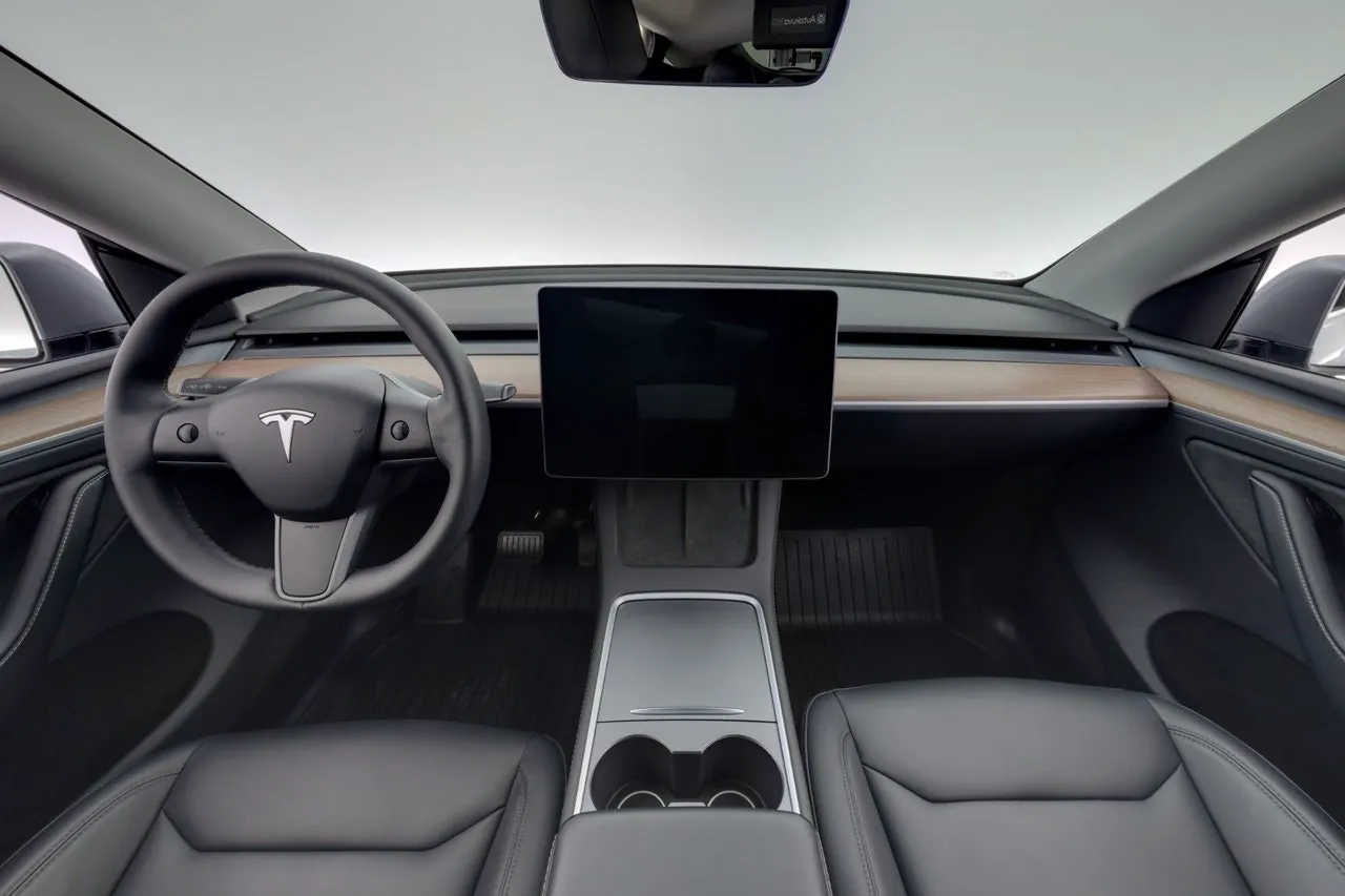 Tesla Model Y bild 13