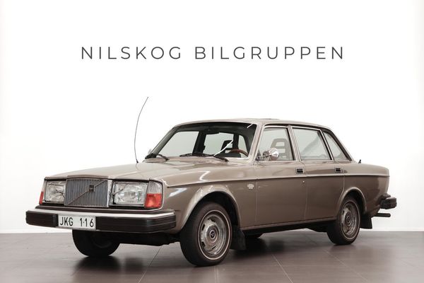 Volvo 264 2.7 V6 Automatisk|Taklucka|Låga mil!|Dragkrok|SE BILDER - 1976