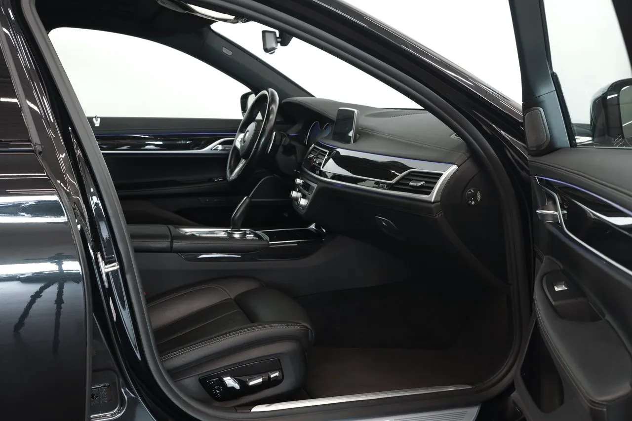 BMW 740 bild 10